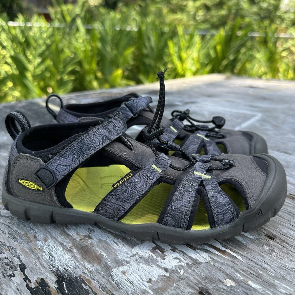 Keen Seacamp II CNX Kids Size 5 M black grey Sandal Big Kid Washable